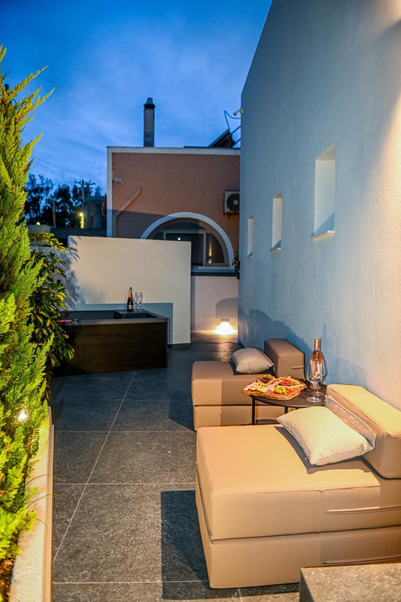 Center * Fira (Santorini)